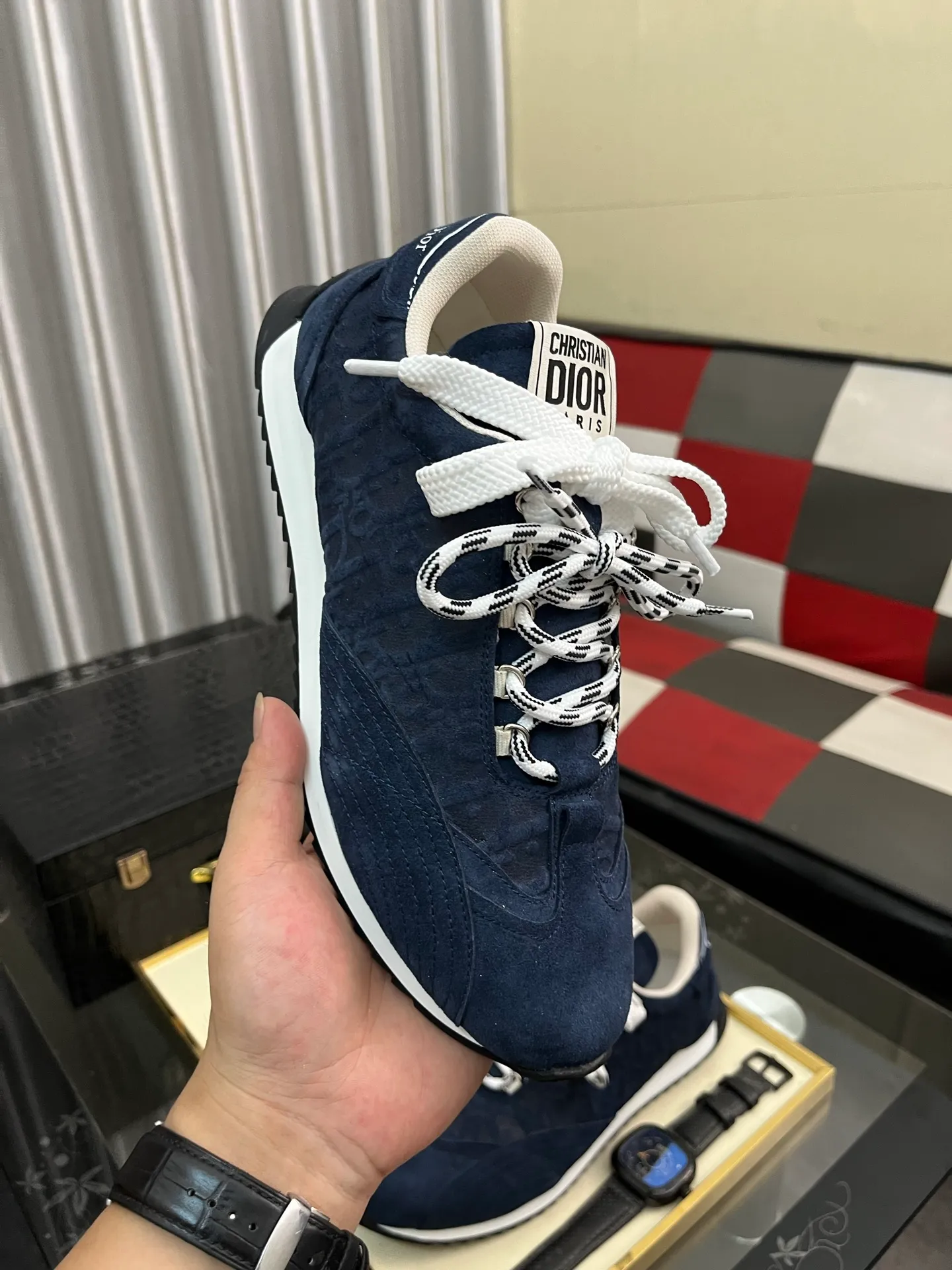 Men's shoes 💰500⌚️⌚️Dior original quality.~ Unique modern style sneakers. 🏃A must-have casual shoe for trendy men😍😍 Original brand imported from Italy, imported original leather, sheep lining (refuses to discolor and grind feet) Sole: Original sole provided by the original factory, French lazy style design ⚠️Fit to the feet, original quality, super comfortable original sole. Just like shooting the real thing 🎬The real thing is better Code number: 38-446️⃣Colors available